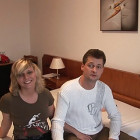 Amateur-Paar im Hotelzimmer