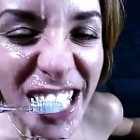 Sperma statt Zahnpasta