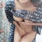 Indonesisches Girl masturbiert